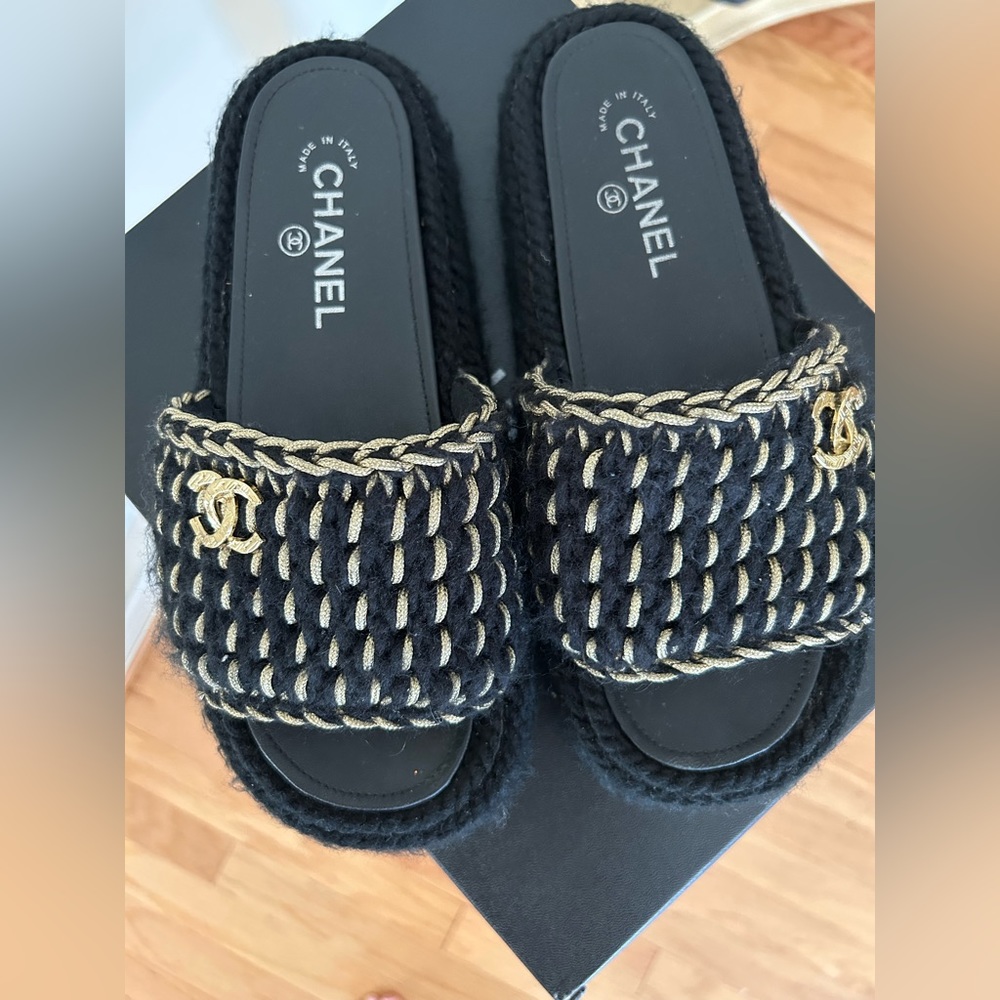 2022 Chanel interlocking logo slides